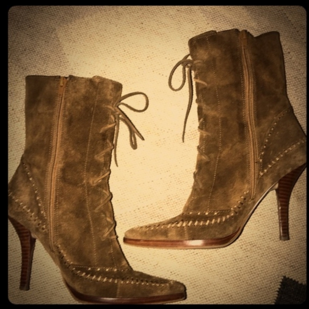 Woman's suede boots***BUNDLE FOR EXTRA DISCOUNT ***